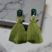 Load image into Gallery viewer, Emerald Lime Crystals Square