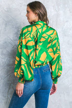 Load image into Gallery viewer, A printed woven top - IT12644: GREEN GOLD / MEDIUM