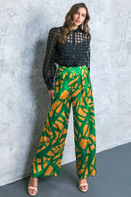 Load image into Gallery viewer, A printed woven pant - IP8068: GREEN GOLD / SMALL