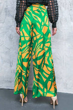 Load image into Gallery viewer, A printed woven pant - IP8068: GREEN GOLD / LARGE