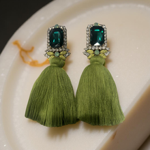 Load image into Gallery viewer, Emerald Lime Crystals Square